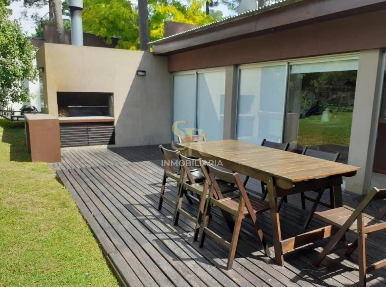 CASA EN VENTA 5 AMBIENTES PINAMAR
