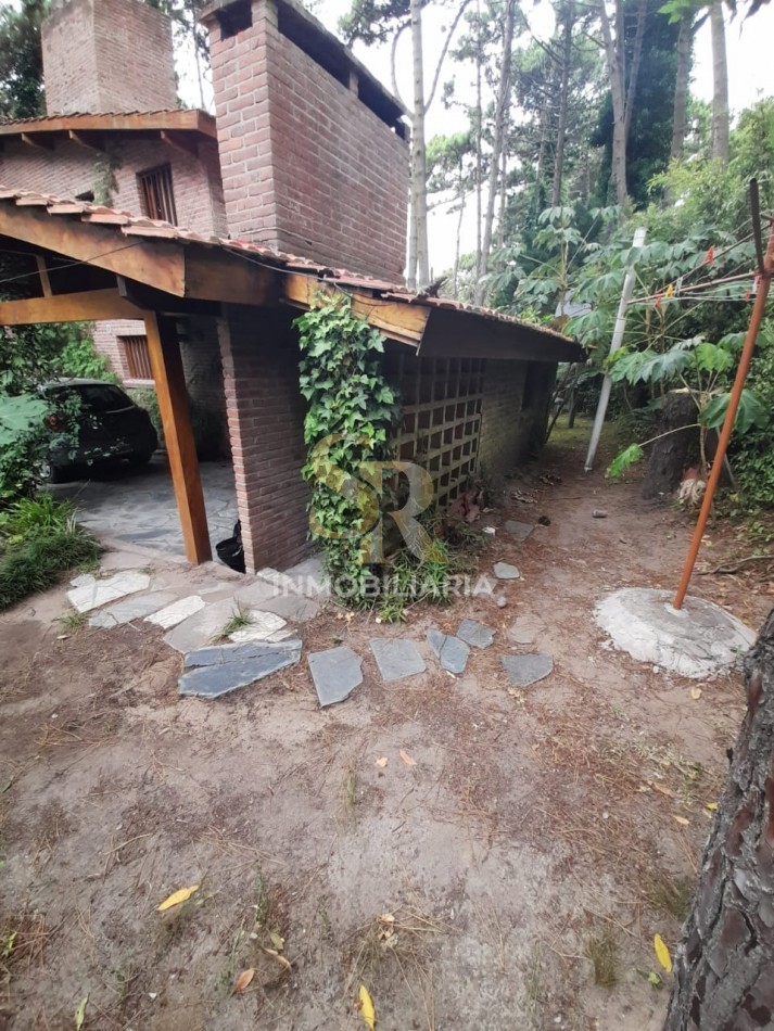 CASA EN VENTA DE 6 AMBIENTES BARRIO LASALLE