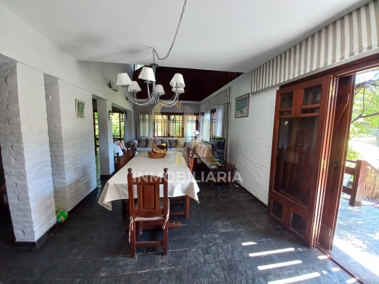 IMPONENTE CASA EN VENTA FRENTE AL GOLF PINAMAR
