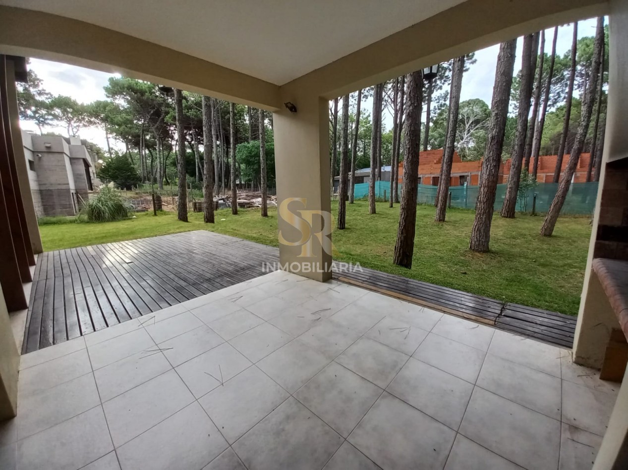 MODERNA CASA EN VENTA EN PINAMAR NORTE