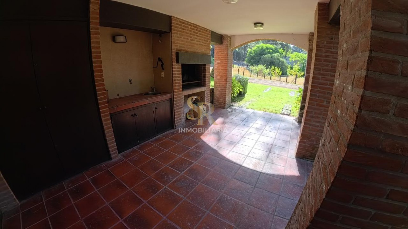 CASA EN VENTA DE 5 AMB BARRIO LASALLE PINAMAR