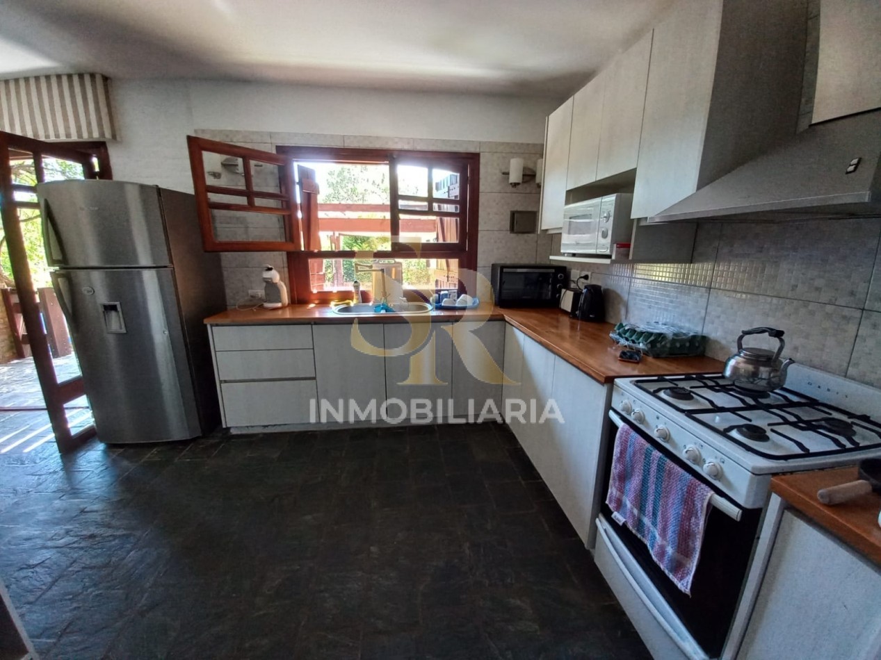 IMPONENTE CASA EN VENTA FRENTE AL GOLF PINAMAR