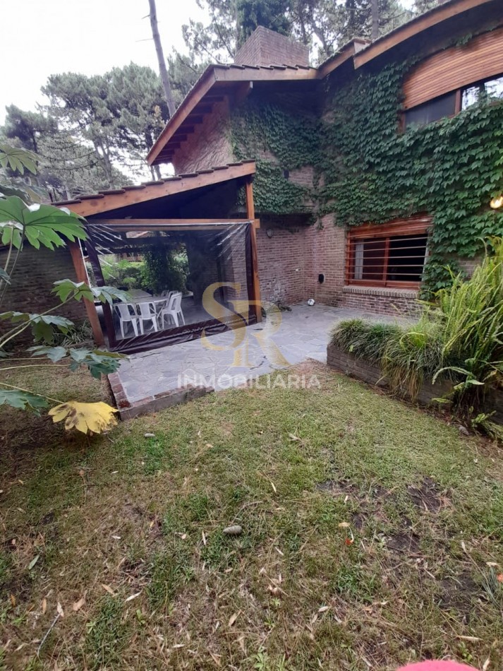 CASA EN VENTA DE 6 AMBIENTES BARRIO LASALLE