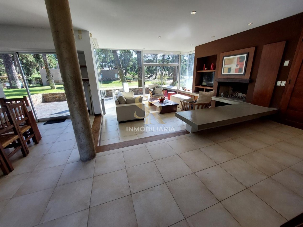 CASA EN VENTA 5 AMBIENTES PINAMAR