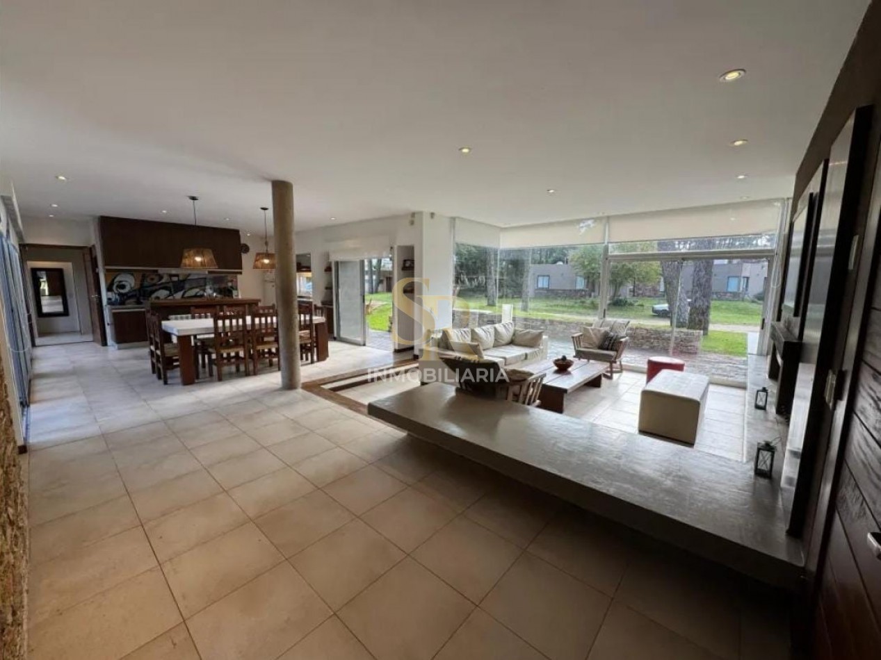 CASA EN VENTA 5 AMBIENTES PINAMAR