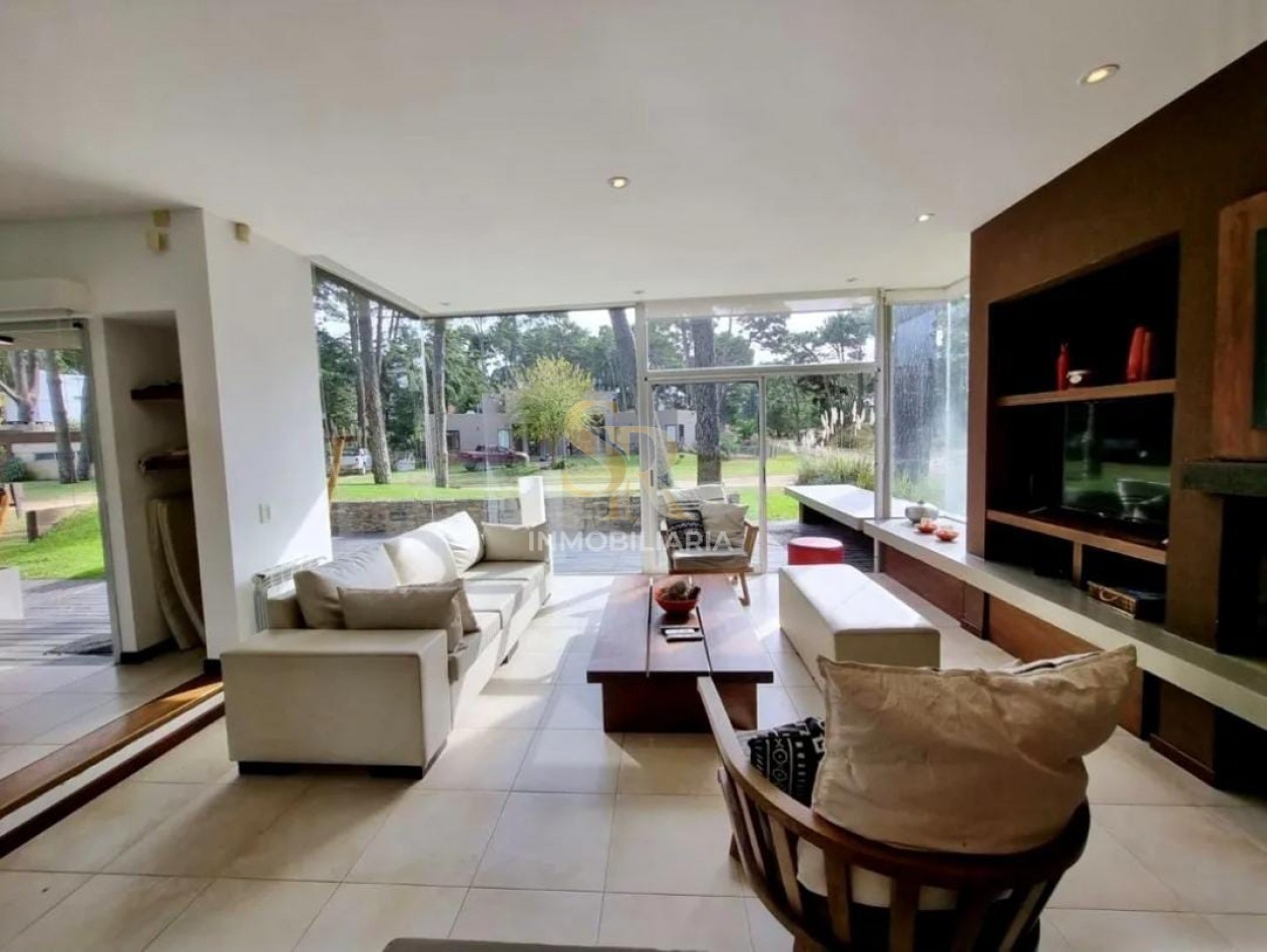 CASA EN VENTA 5 AMBIENTES PINAMAR