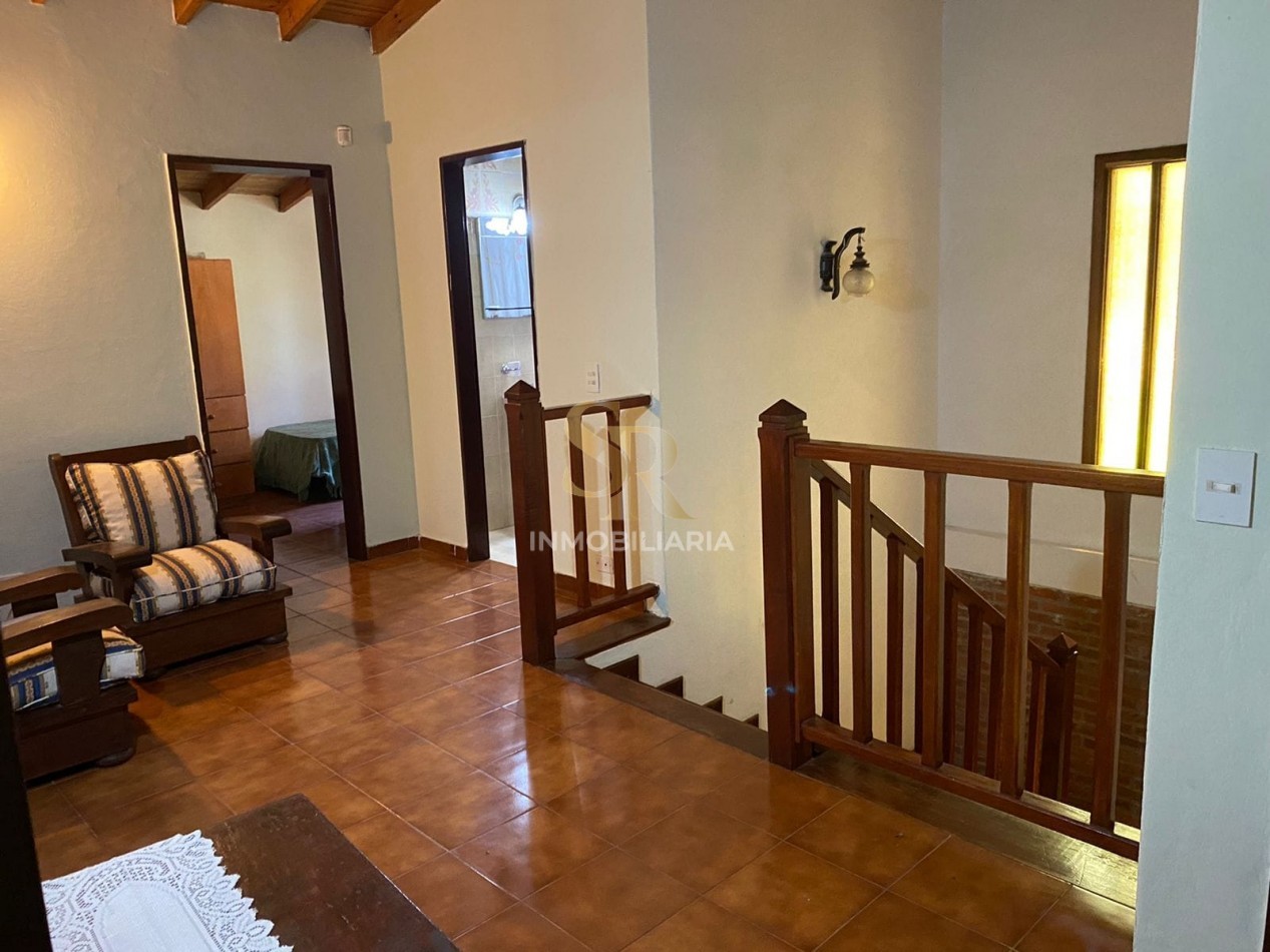 CASA EN VENTA DE 6 AMBIENTES BARRIO LASALLE