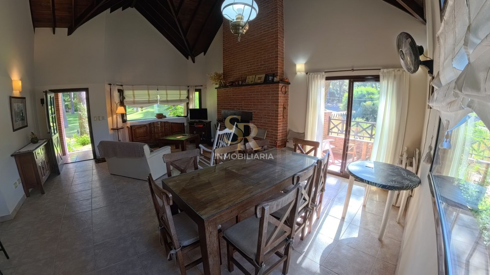 CASA EN VENTA DE 5 AMB BARRIO LASALLE PINAMAR