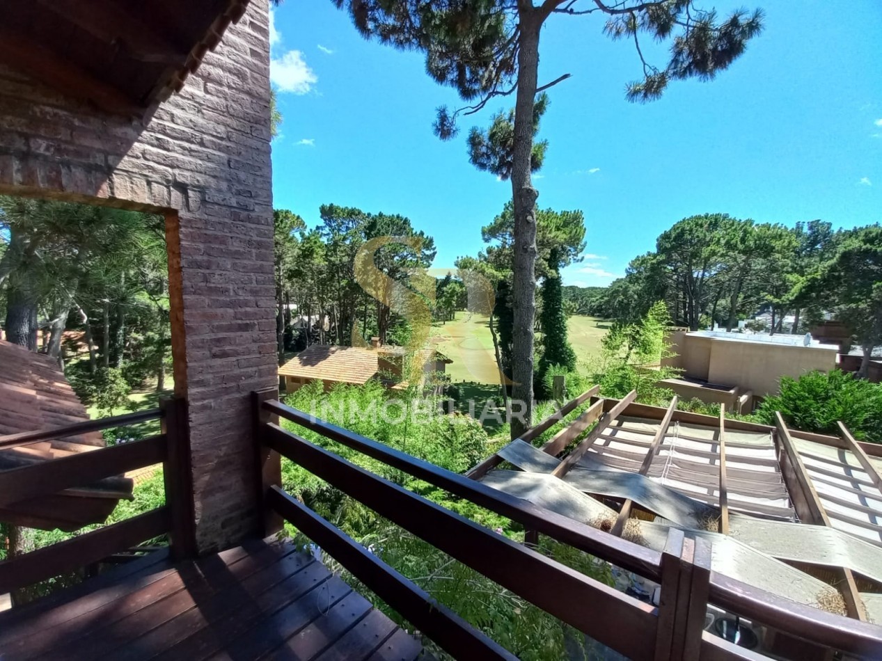 IMPONENTE CASA EN VENTA FRENTE AL GOLF PINAMAR