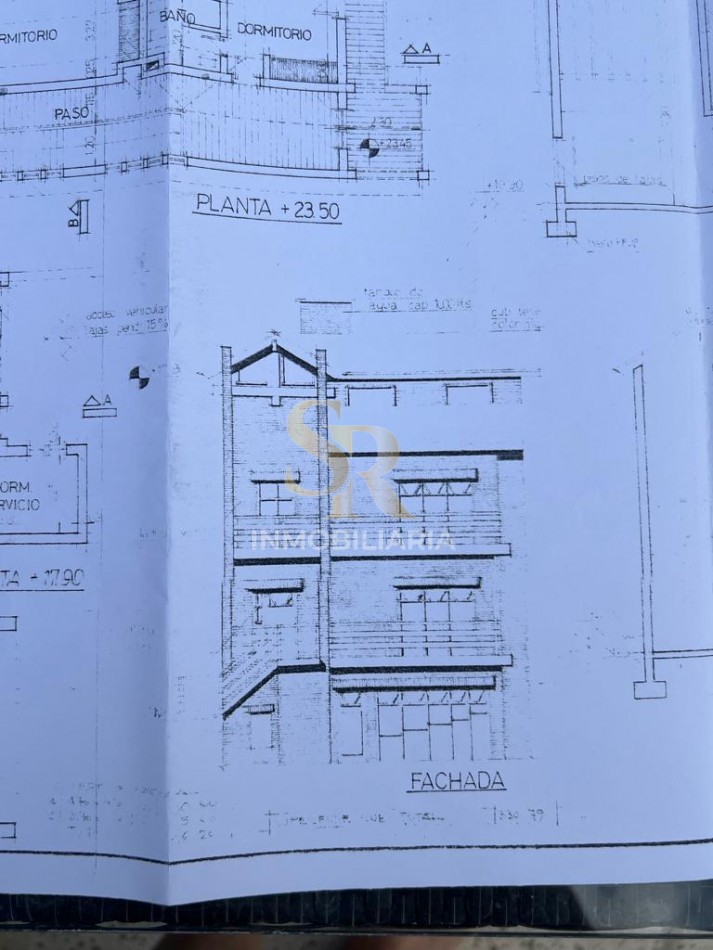 IMPONENTE CASA EN VENTA FRENTE AL GOLF PINAMAR