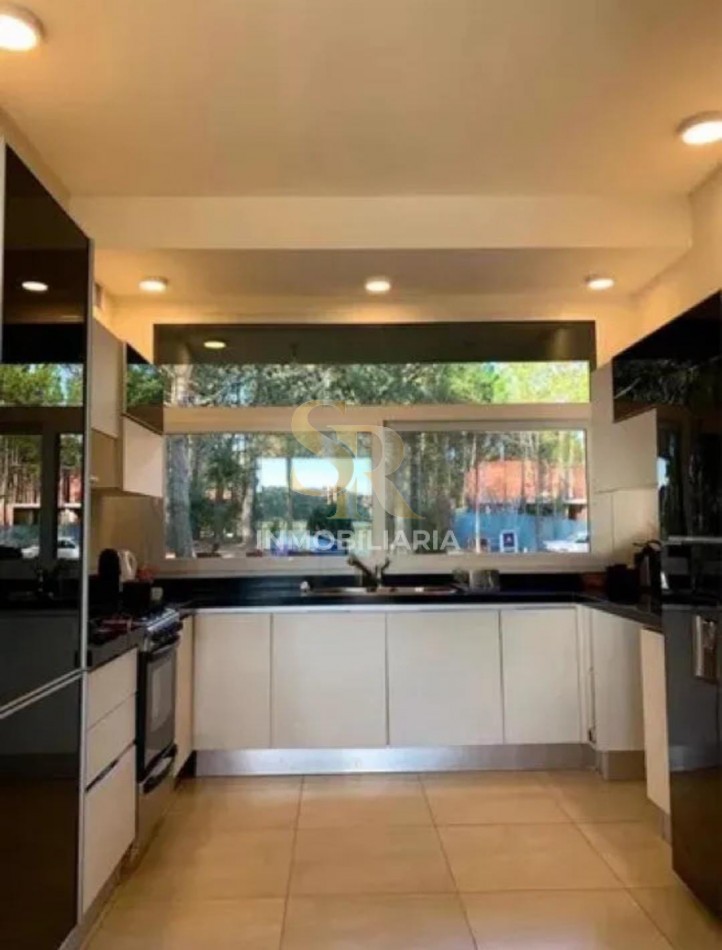 CASA EN VENTA LA HERRADURA PINAMAR