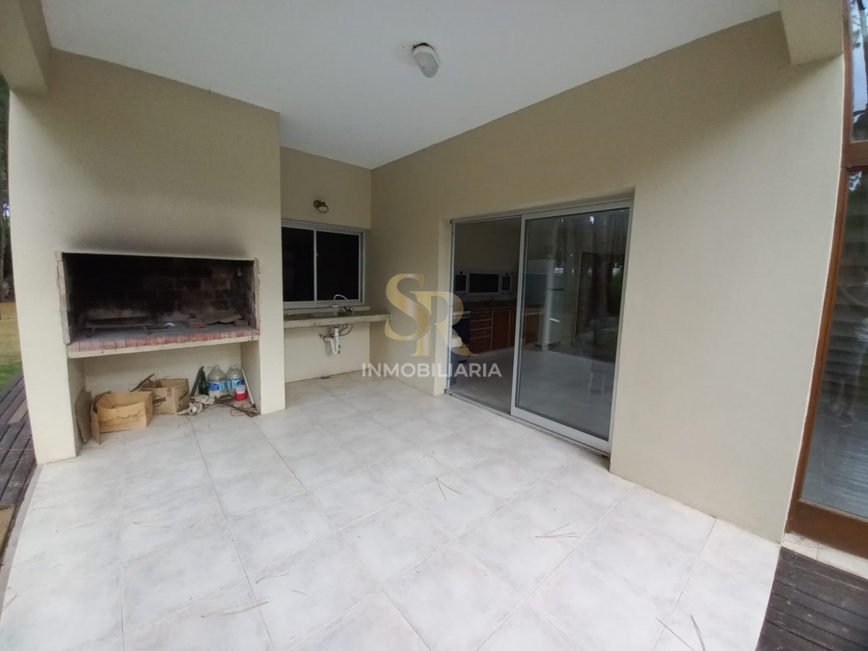 MODERNA CASA EN VENTA EN PINAMAR NORTE