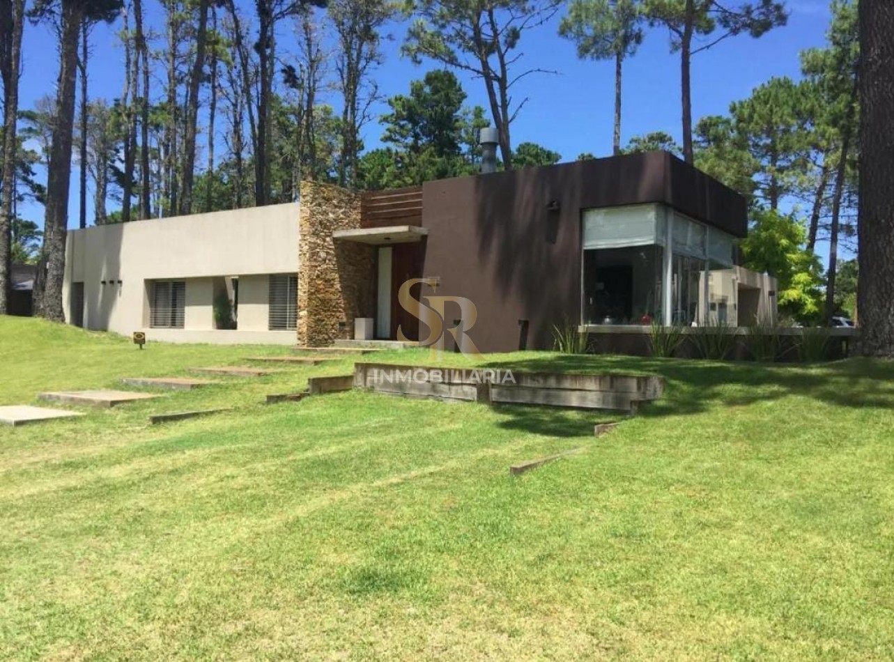 CASA EN VENTA 5 AMBIENTES PINAMAR
