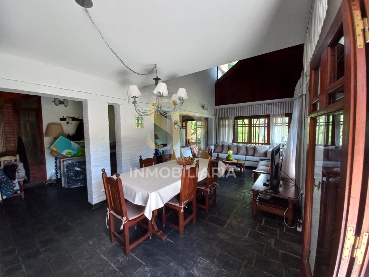 IMPONENTE CASA EN VENTA FRENTE AL GOLF PINAMAR