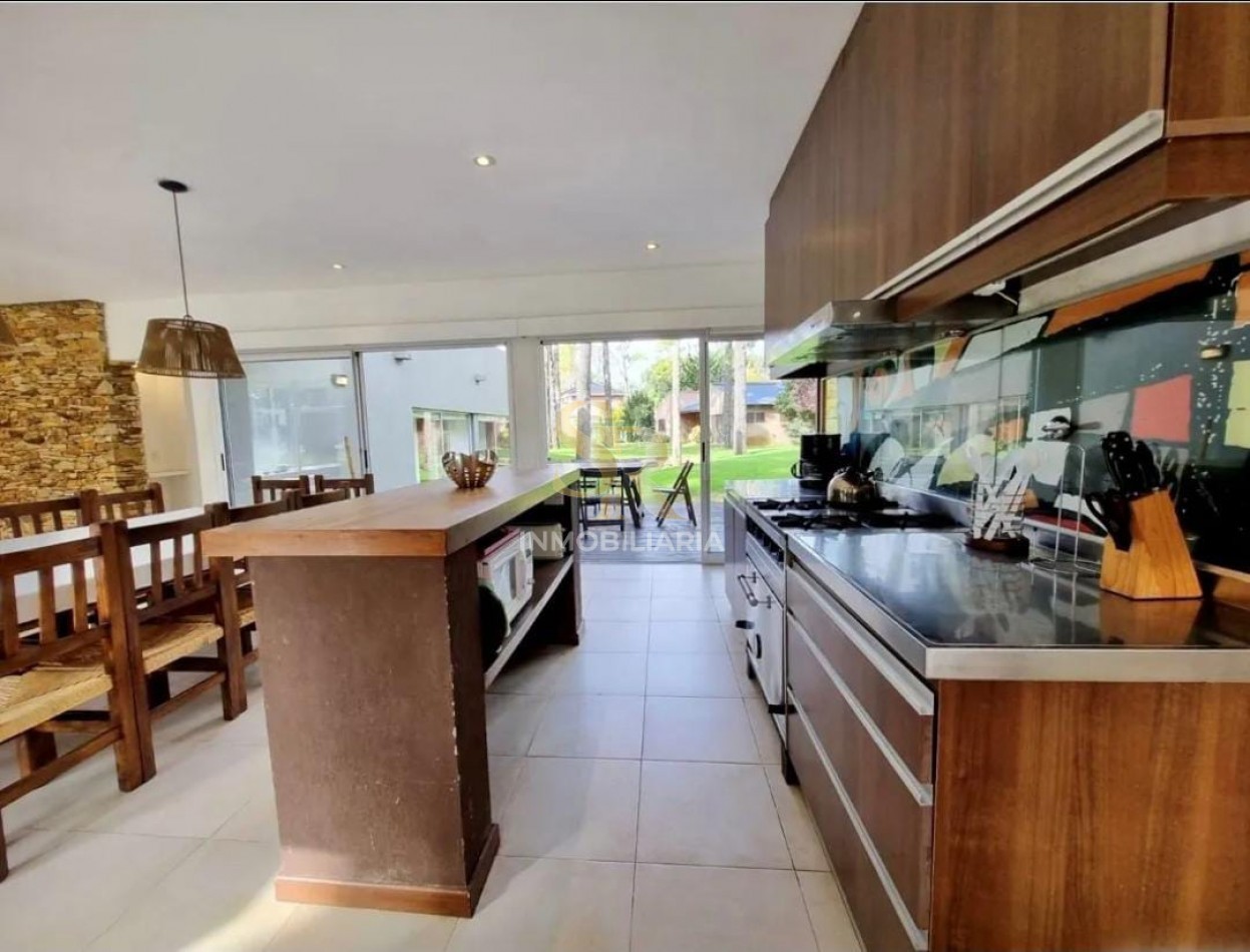 CASA EN VENTA 5 AMBIENTES PINAMAR