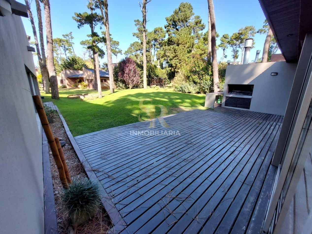 CASA EN VENTA 5 AMBIENTES PINAMAR