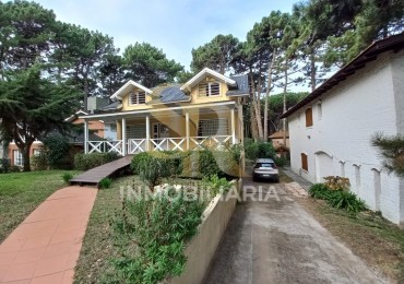 CASA EN VENTA 5 AMBIENTES BARRIO LASALLE