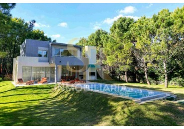 CASA EN VENTA LA HERRADURA PINAMAR