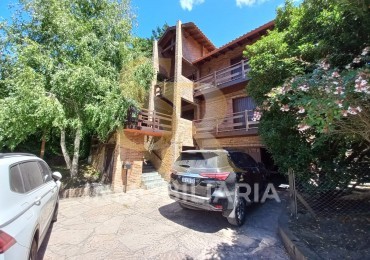 IMPONENTE CASA EN VENTA FRENTE AL GOLF PINAMAR