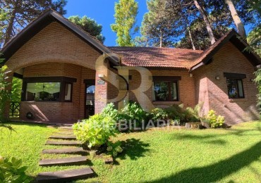 CASA EN VENTA DE 5 AMB BARRIO LASALLE PINAMAR